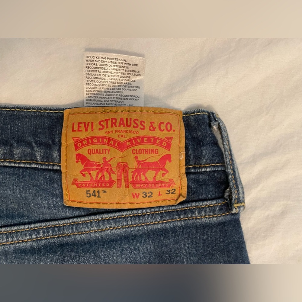 Levi’s 541 Athletic Taper 32x32